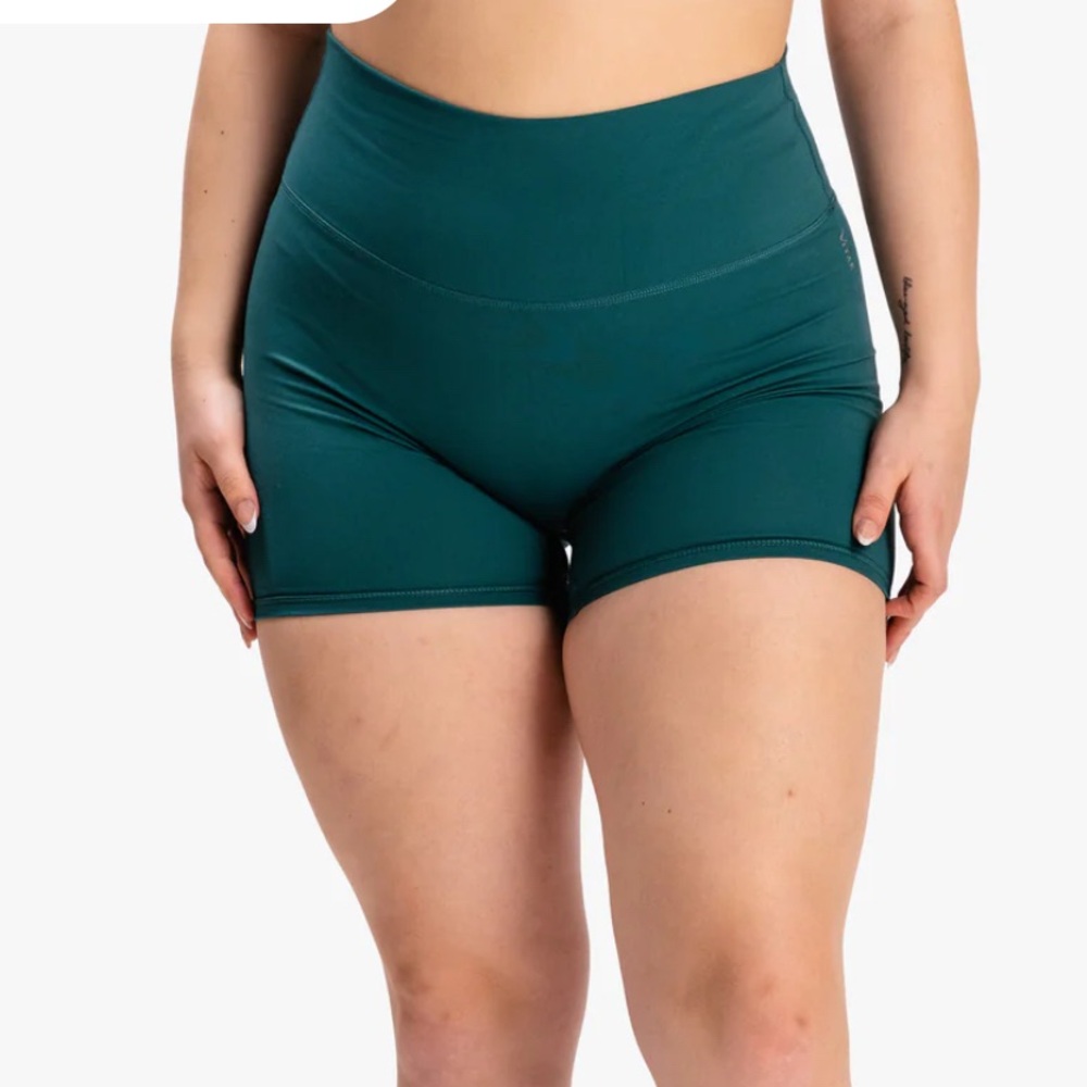 Vitae apparel | HYPER CYCLING SEAMLESS SHORTS JADE GREEN